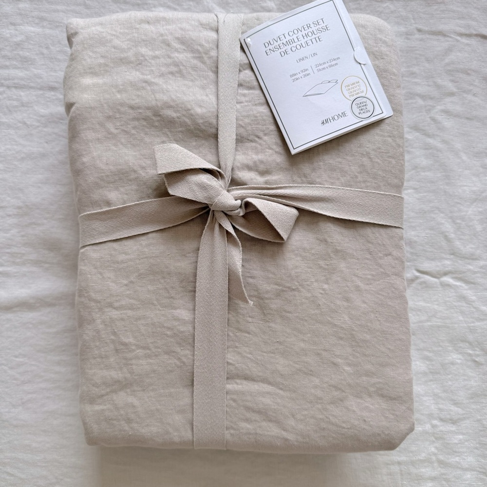 NWT H&M Linen Duvet Cover Set Queen, 3 pieces including pillowcases, 100% linen